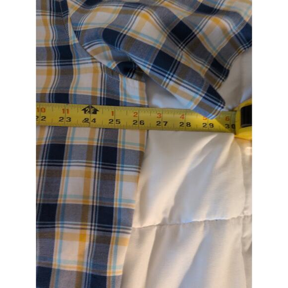 Haggar Fitted Men's Button-Down Shirt - Picture 2 of 5